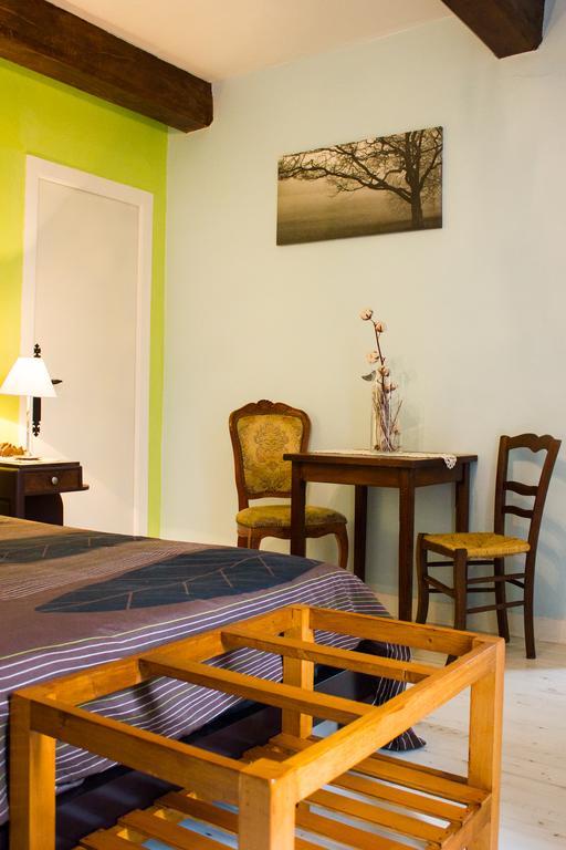 Bed and Breakfast Aux Ronzières à Pouilly-sous-Charlieu Chambre photo