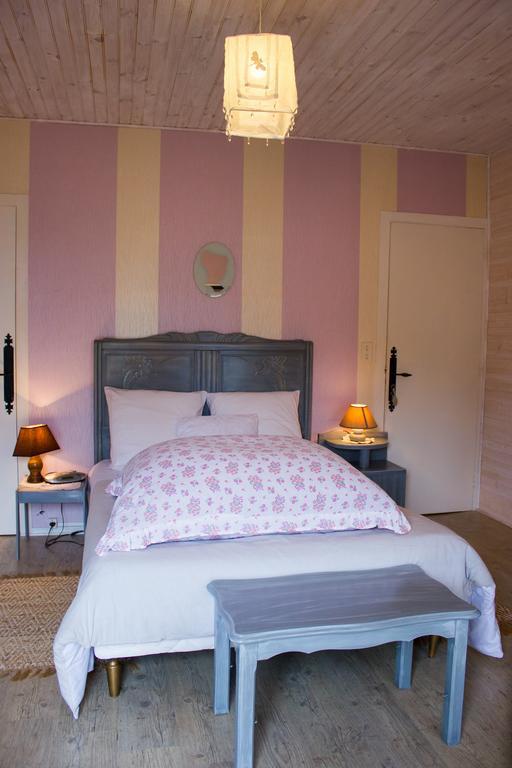 Bed and Breakfast Aux Ronzières à Pouilly-sous-Charlieu Chambre photo